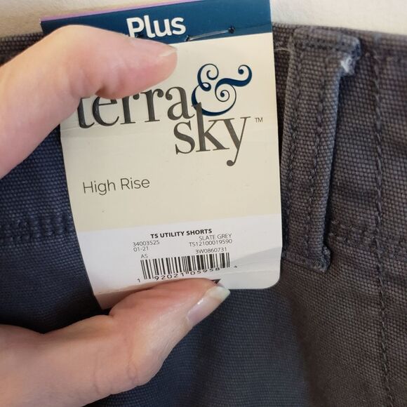 TERRA & SKY HIGH RISE UTLILTY CARGO SHORTS NWT SIZE 18W BLUE GRAY COLOR - Picture 6 of 8